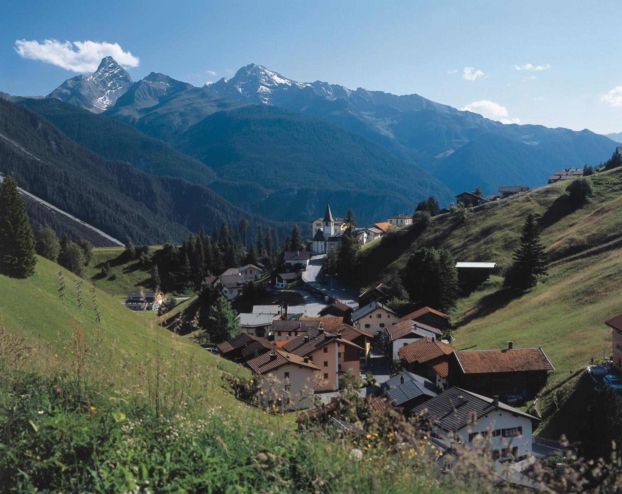Boutique-Hotel Garni Bellevue Davos Wiesen エクステリア 写真